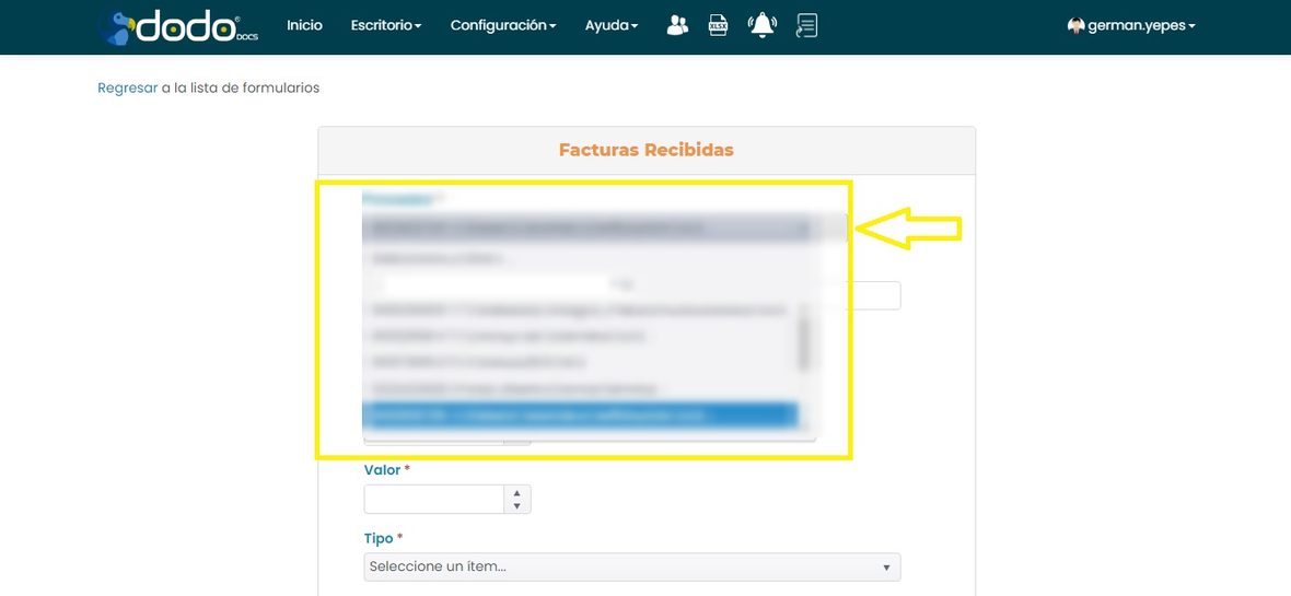 Campo Proveedor con control ComboBox desplegado, mostrando el valor elegido y la lista de ítems (difuminados por tratarse de proveedores y personas reales de la base de pruebas).