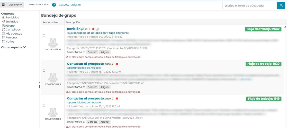 Carpeta Grupo: cada tarea muestra un botón «Asignar», y también hay una opción «Asignar» en la barra superior de la bandeja.