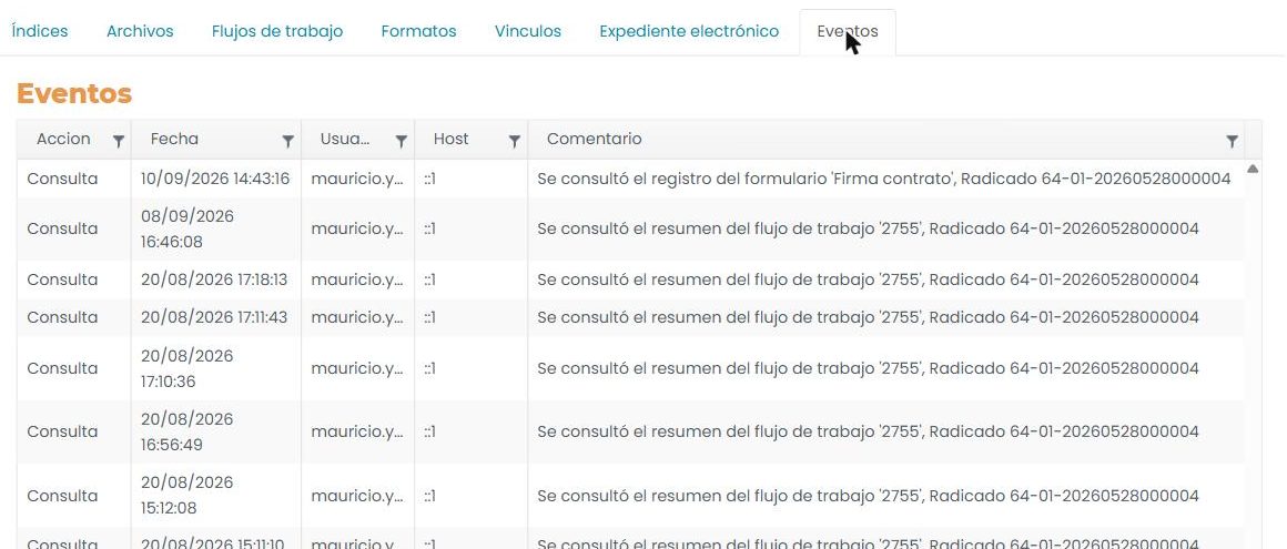 Pestaña «Eventos» de un registro: una tabla con las columnas Acción, Fecha, Usuario, Host y Comentario, con un embudo de filtro en cada encabezado.
