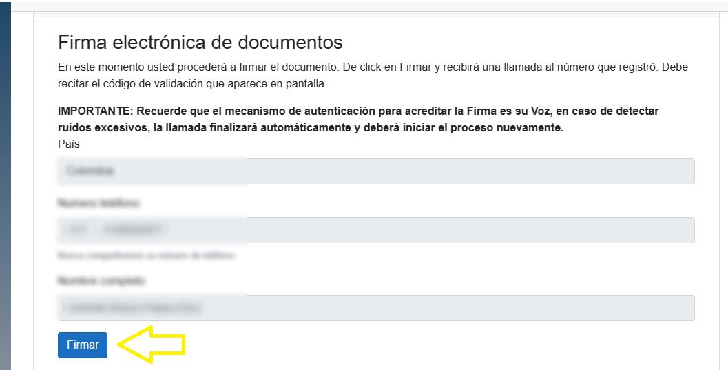 Pantalla «Firmar» con país, número de teléfono y nombre completo (difuminados) y el botón Firmar.