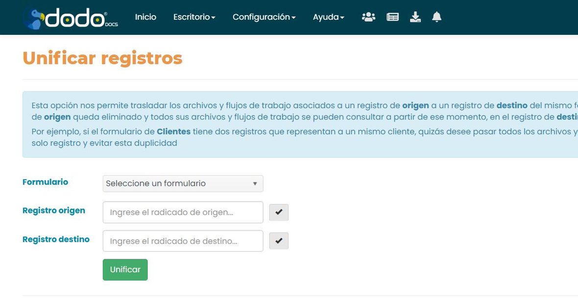 Pantalla «Unificar registros»: selector de Formulario, campos Registro origen y Registro destino (cada uno con un botón de verificación ✓), y el botón Unificar.